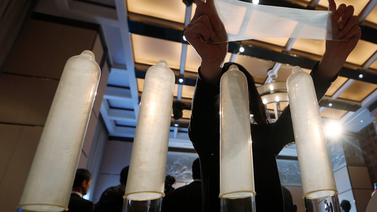 Китай введет налог на презервативы впервые за 30 лет на фоне углубления демографического кризиса