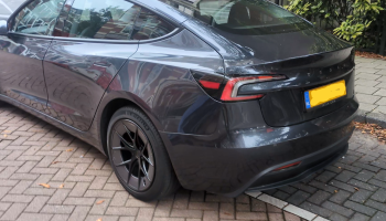 VLA 2.0 против FSD в Амстердаме. Часть 2: Tesla Model 3