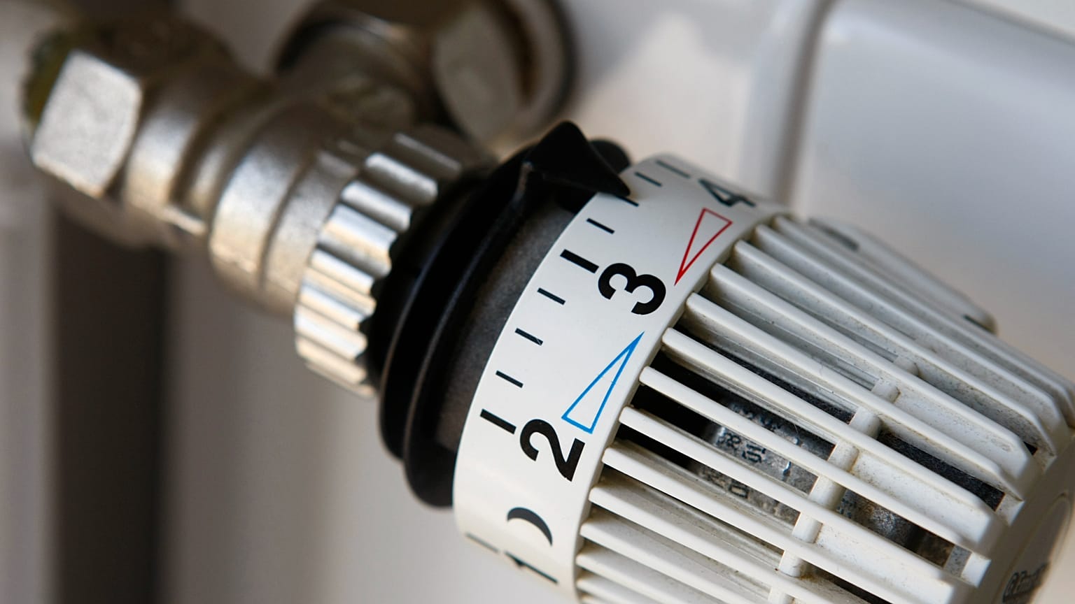 Цены на электроэнергию и газ в Европе: самые дорогие и самые дешевые города в 2026 году