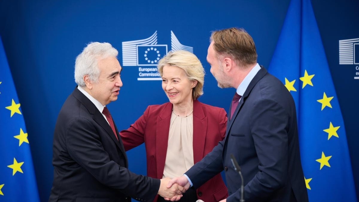 Исполнительный директор МЭА присоединился к лидерам Европейской комиссии, чтобы высоко оценить соглашение ЕС о поэтапном отказе от импорта российского газа