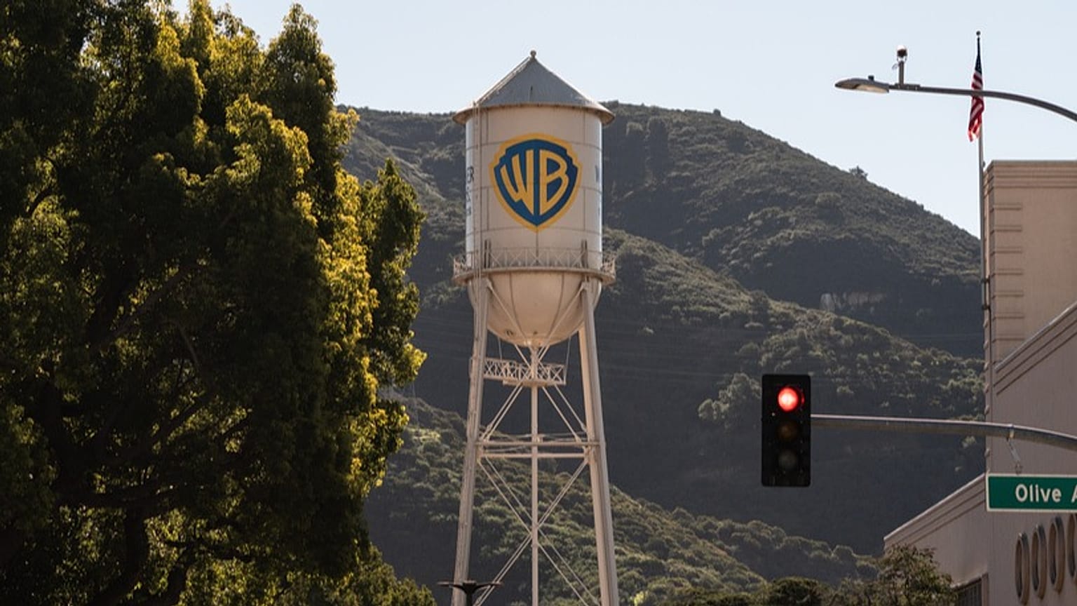 Warner Bros ����� ��������� ���������� ��������� ���������� �����������, ��������� ����� �������� �� Paramount